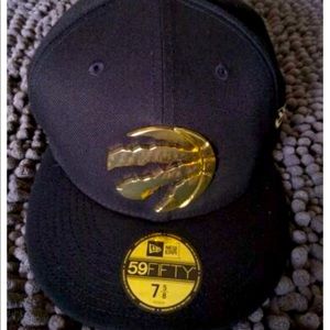 NEW ERA TORONTO RAPTORS Black Gold Logo Sz 7 5/8
